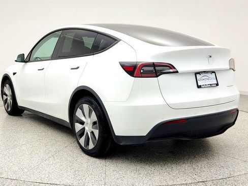 Used 2022 Tesla Model Y Long Range image 7