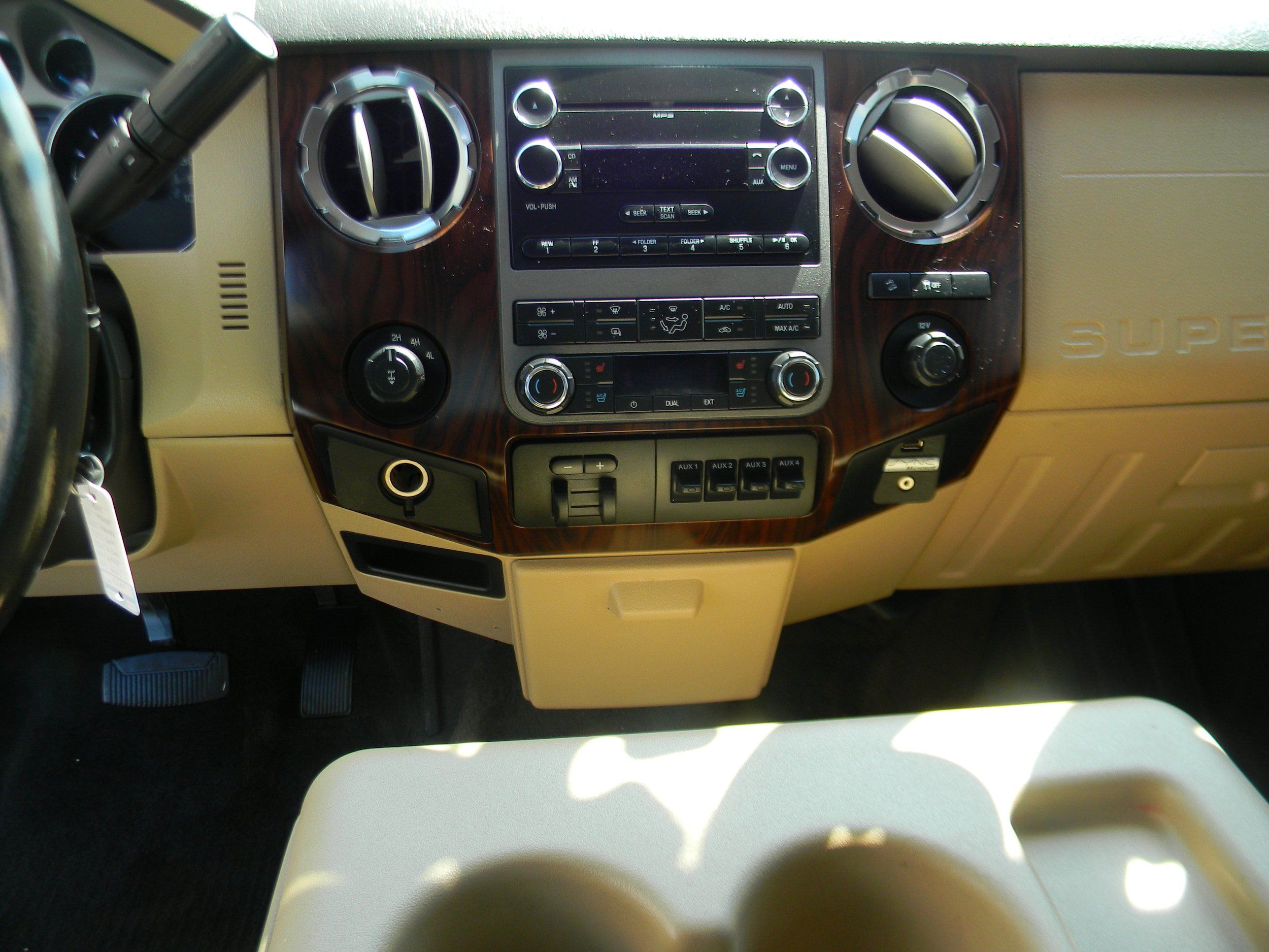Used 2011 Ford F250 Lariat w/ Lariat Interior Pkg AWD/4WD image 8