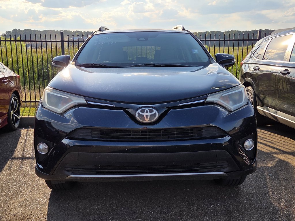 Used 2017 Toyota RAV4 XLE FWD image 2