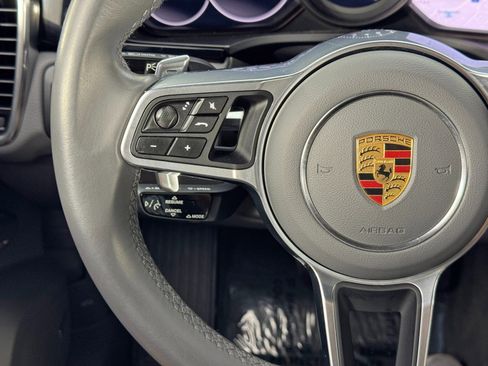 Used 2022 Porsche Cayenne Platinum Edition image 23