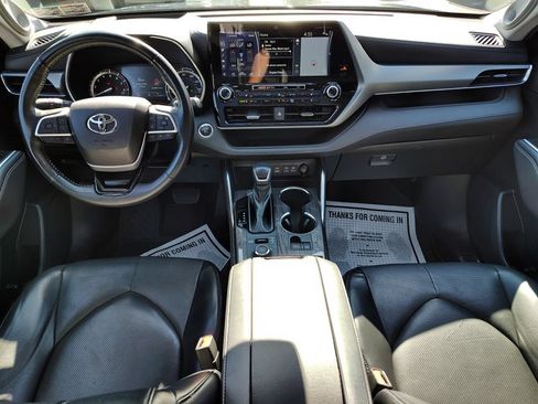 Used 2022 Toyota Highlander Platinum AWD/4WD image 25
