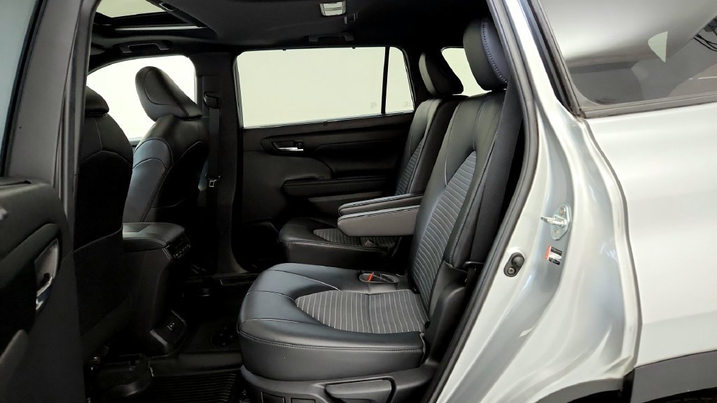 Used 2023 Toyota Highlander XSE AWD/4WD image 21