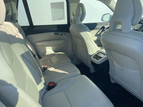 Used 2020 Volvo XC90 T5 Momentum w/ Protection Package Premier image 9