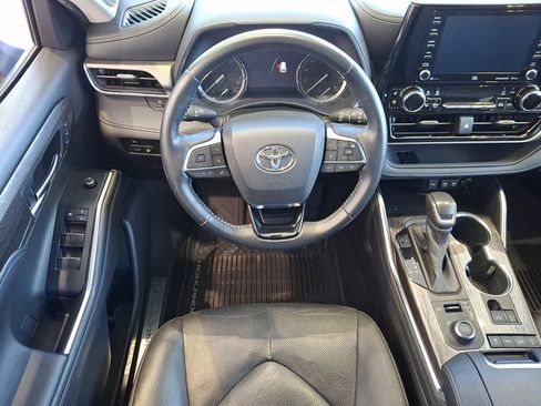Used 2020 Toyota Highlander Limited image 12