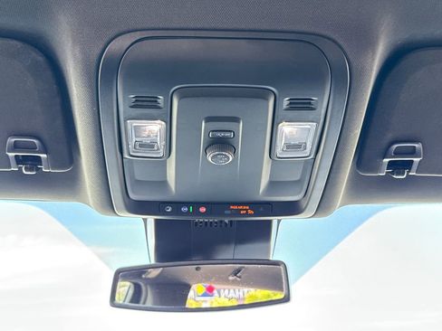 Used 2025 Chevrolet Suburban Z71 AWD/4WD image 23