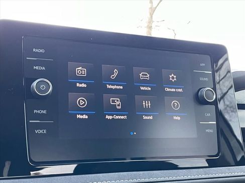 New 2026 Volkswagen Taos SE FWD image 10