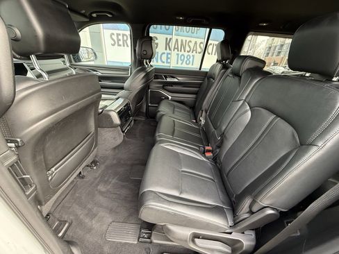 Used 2023 Jeep Wagoneer Series III w/ Preferred Equipment Group image 29