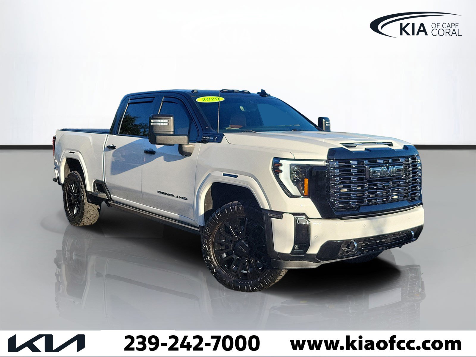 Used 2025 GMC Sierra 2500 Denali Ultimate AWD/4WD image 1