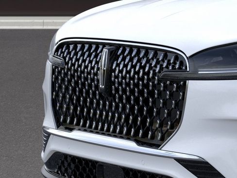 New 2025 Lincoln Aviator AWD w/ Equipment Group 101A image 17