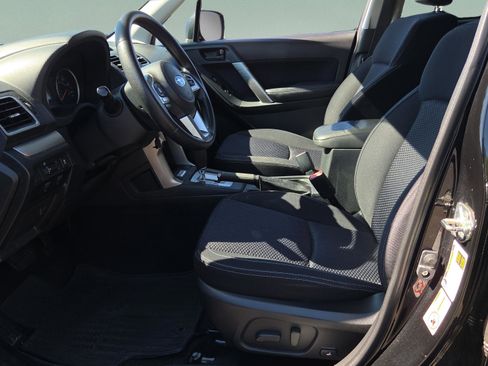 Used 2018 Subaru Forester 2.5i Premium w/ All-Weather Package image 10