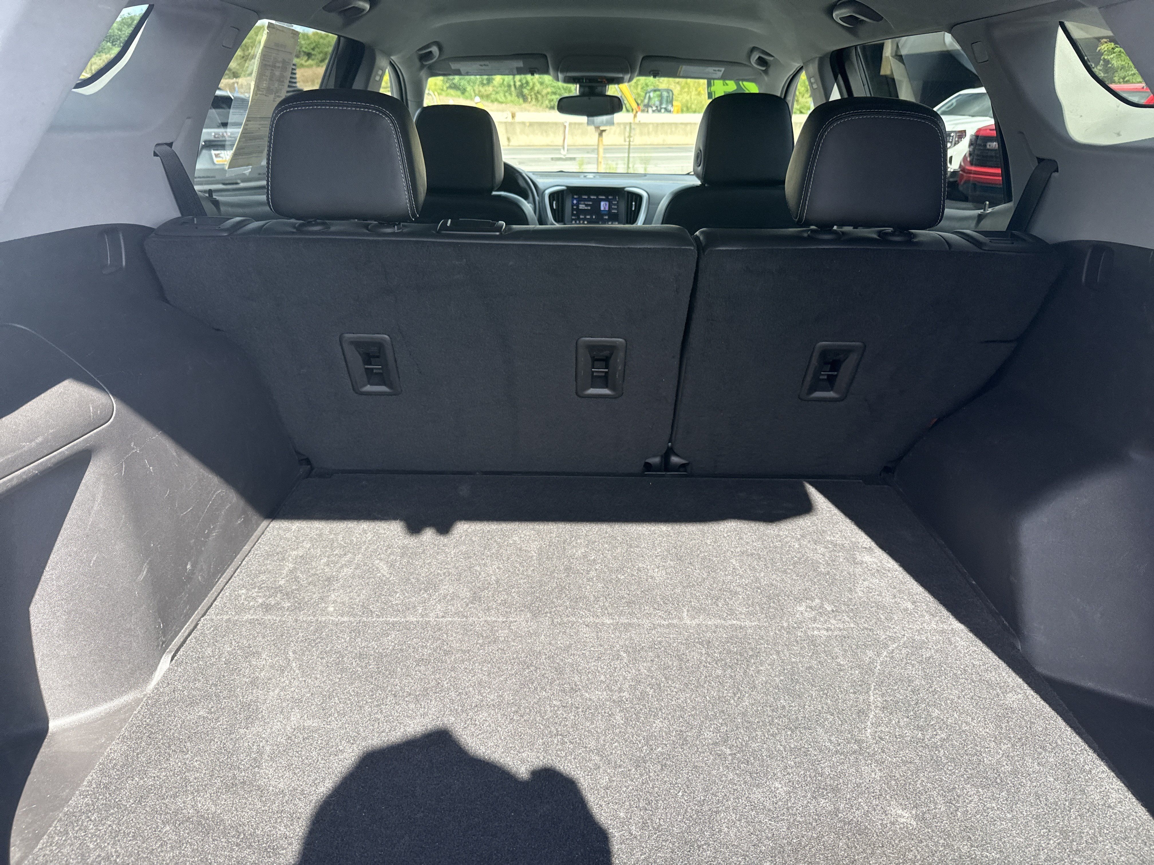 Used 2024 GMC Terrain SLT AWD/4WD image 5