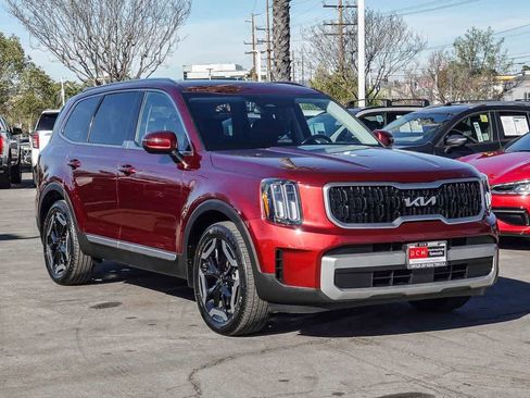 Used 2023 Kia Telluride EX w/ EX Captain's Chair Package image 3