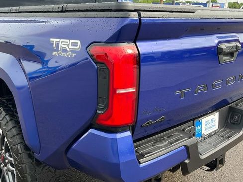 Used 2025 Toyota Tacoma TRD Sport AWD/4WD image 12