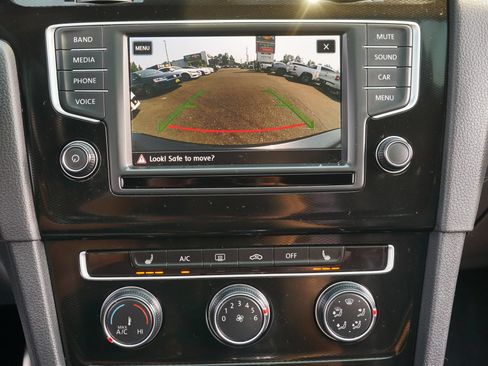 Used 2017 Volkswagen GTI SE FWD image 22