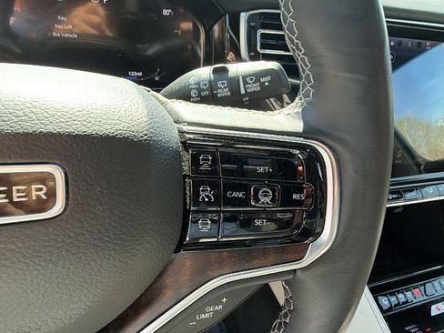 Used 2025 Jeep Grand Wagoneer 4WD image 32