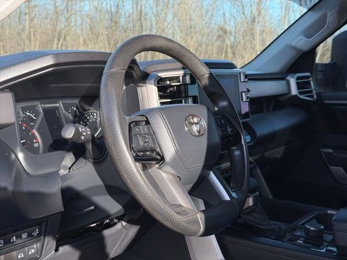 Used 2022 Toyota Tundra SR5 w/ SR5 Convenience Package AWD/4WD image 19