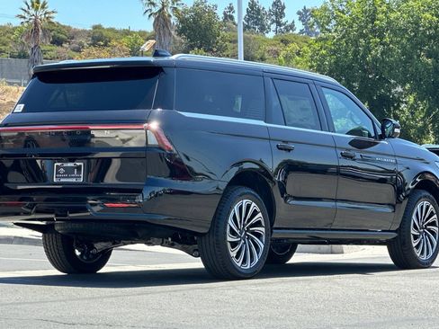 New 2026 Lincoln Navigator L Black Label AWD/4WD image 3
