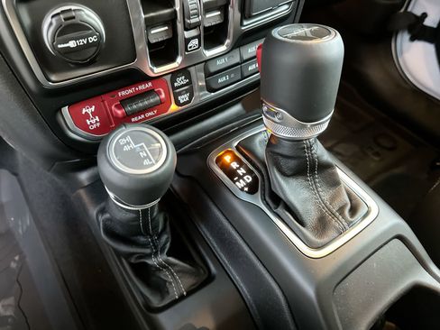 New 2025 Jeep Gladiator Rubicon w/ Convenience Group image 20