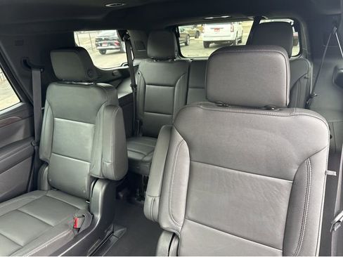 Used 2022 Chevrolet Tahoe LT w/ Luxury Package AWD/4WD image 16