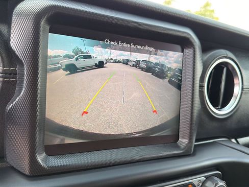 Used 2021 Jeep Wrangler Unlimited Sahara w/ Dual Top Group AWD/4WD image 25
