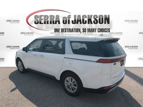 Certified 2024 Kia Carnival LX FWD image 6