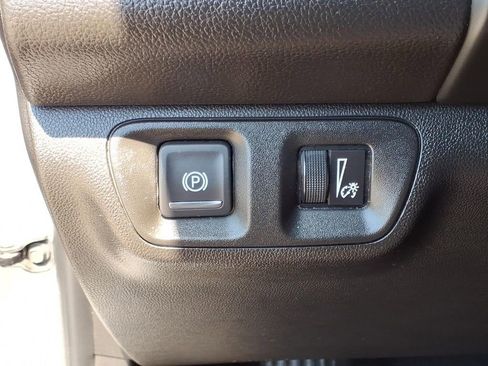 Used 2019 GMC Acadia SLE image 16