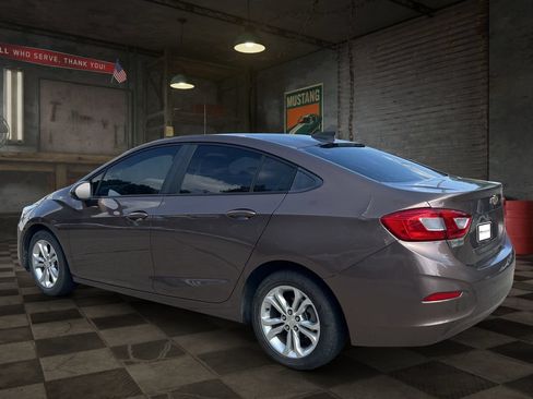 Used 2019 Chevrolet Cruze LS w/ LS Convenience Package FWD image 4