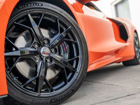 Used 2021 Chevrolet Corvette Stingray Premium Cpe w/ Z51 Performance Package image 4