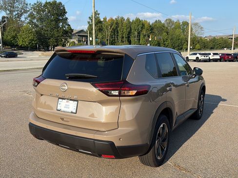 Used 2025 Nissan Rogue SV FWD image 3