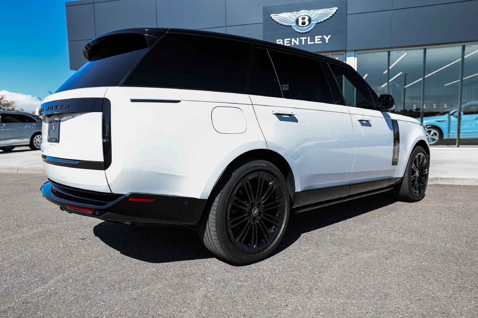 Used 2025 Land Rover Range Rover Long Wheelbase Autobiography AWD/4WD image 13