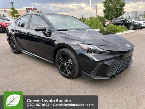 Used 2025 Toyota Camry SE AWD/4WD image 1