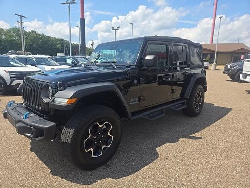 Used 2022 Jeep Wrangler Unlimited Rubicon 4xe w/ Steel Bumper Group AWD/4WD image 3