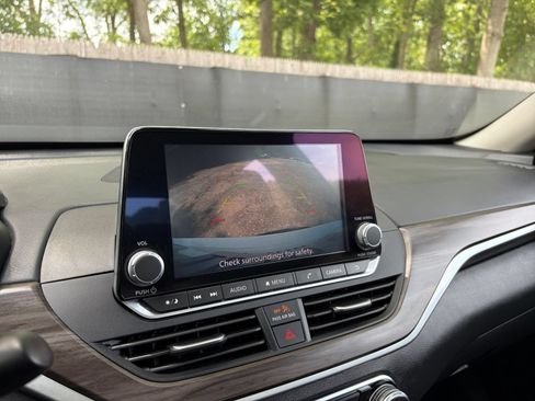 Used 2025 Nissan Altima 2.5 SV FWD image 23