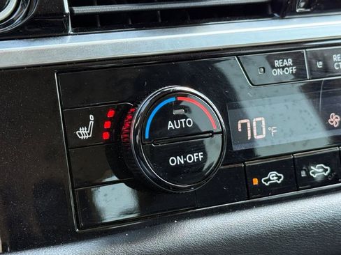 Used 2022 Nissan Pathfinder SV FWD image 29