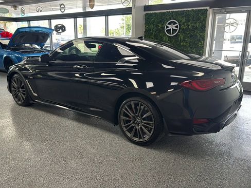 Used 2017 INFINITI Q60 Red Sport 400 AWD/4WD image 2