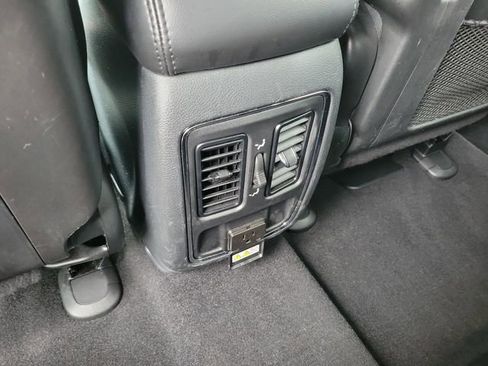 Used 2019 Jeep Grand Cherokee Altitude AWD/4WD image 11