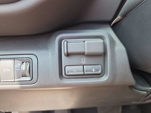 Used 2026 Chevrolet Silverado EV LT AWD/4WD image 25