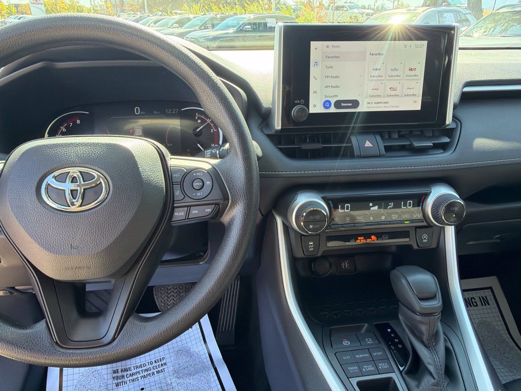 Used 2025 Toyota RAV4 XLE AWD/4WD image 27