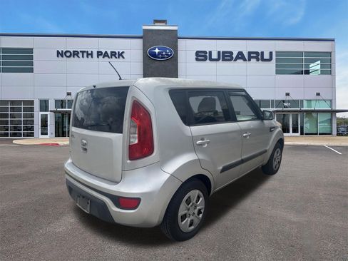 Used 2013 Kia Soul FWD image 3