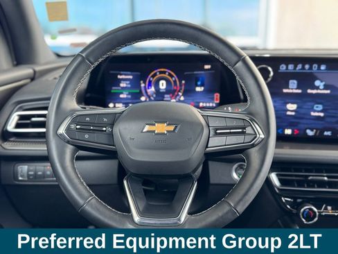 Used 2025 Chevrolet Traverse LT image 6