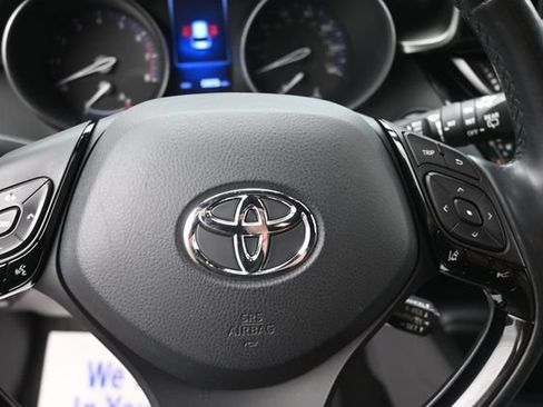 Used 2018 Toyota C-HR XLE FWD image 26