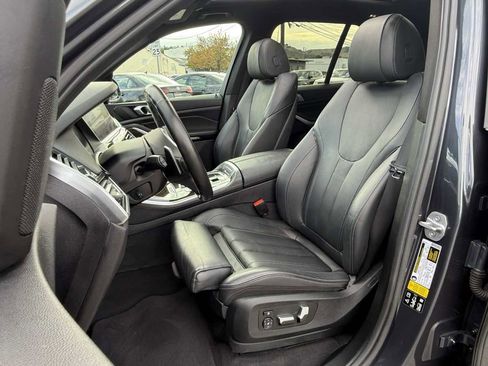 Used 2019 BMW X5 xDrive40i w/ M Sport Package image 4