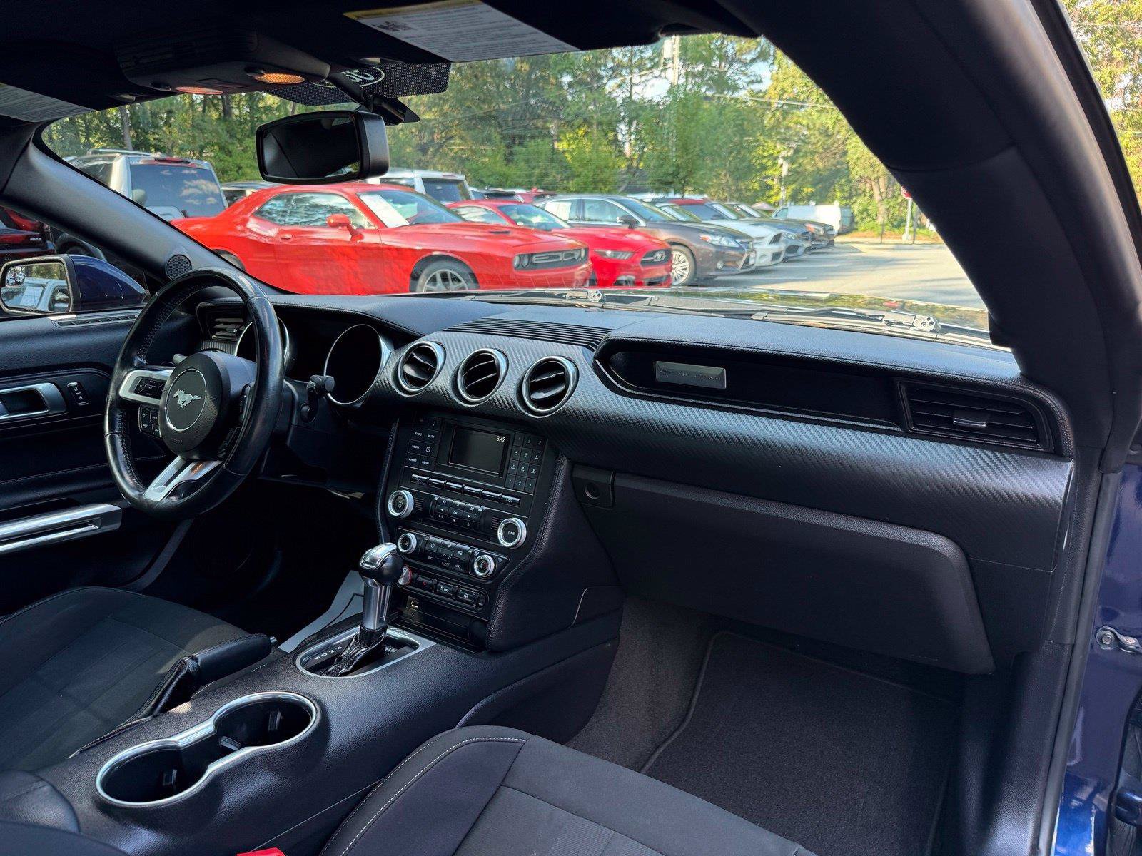 Used 2018 Ford Mustang Coupe RWD image 18