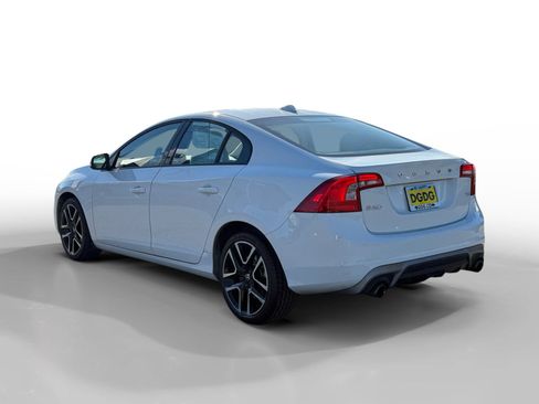 Used 2017 Volvo S60 T5 Dynamic image 3