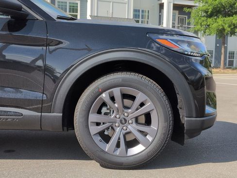 New 2026 Ford Explorer Active AWD/4WD image 11
