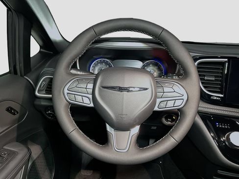 New 2026 Chrysler Pacifica Select AWD/4WD image 7