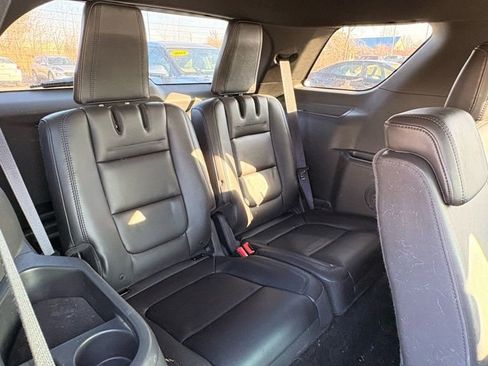 Used 2013 Ford Explorer XLT image 15
