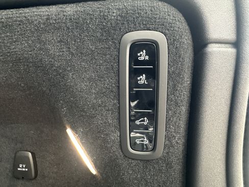Used 2025 Volvo EX90 Ultra AWD/4WD image 37