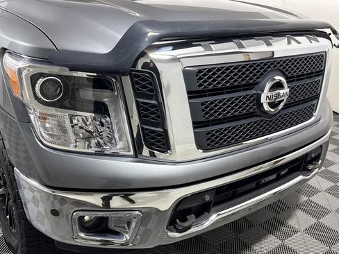 Used 2018 Nissan Titan SL AWD/4WD image 12