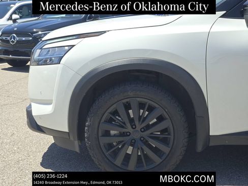 Used 2023 Nissan Pathfinder Platinum AWD/4WD image 6
